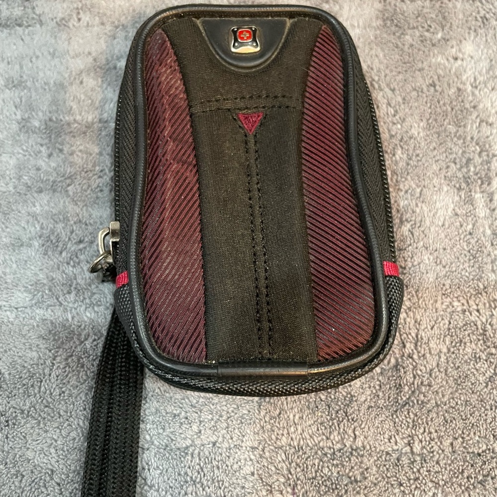 Wenger SwissGear Sherpa
Collection Small Carrying Camera Case Pouch